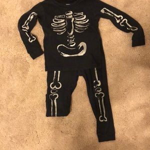Carter’s skeleton pj set